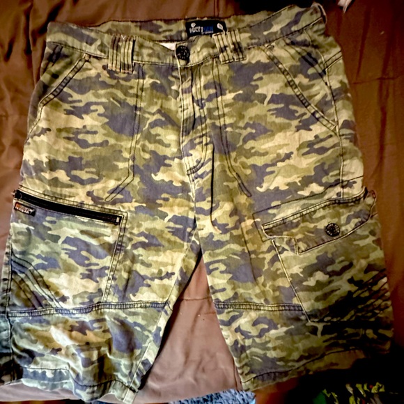 Size 32 men’s camo shorts - Picture 1 of 3